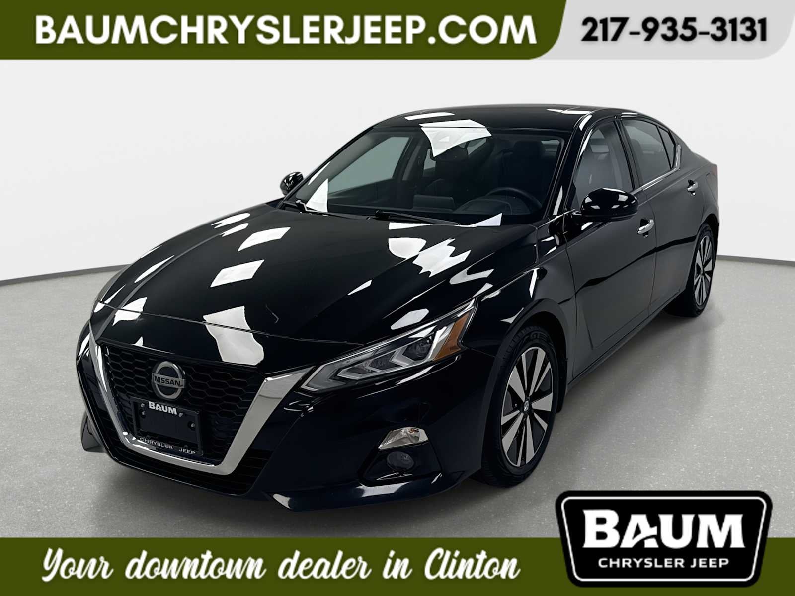 2019 Nissan Altima 2.5 SV in Super Black — front three-quarter view